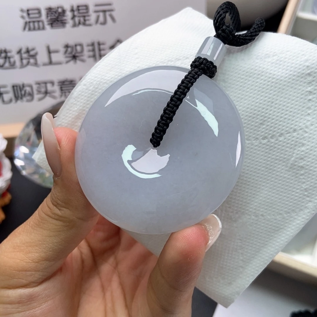 翡翠挂件未镶嵌翡翠