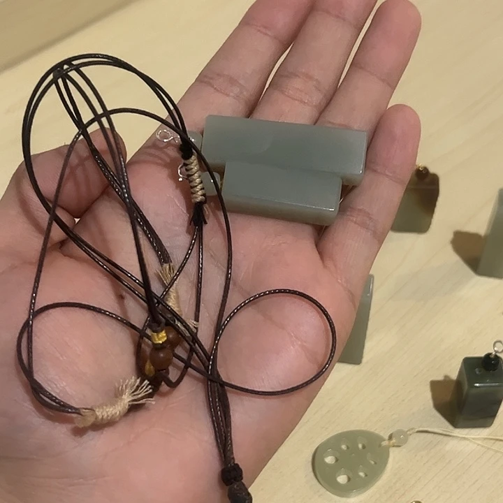 不***及和田玉未镶嵌挂件