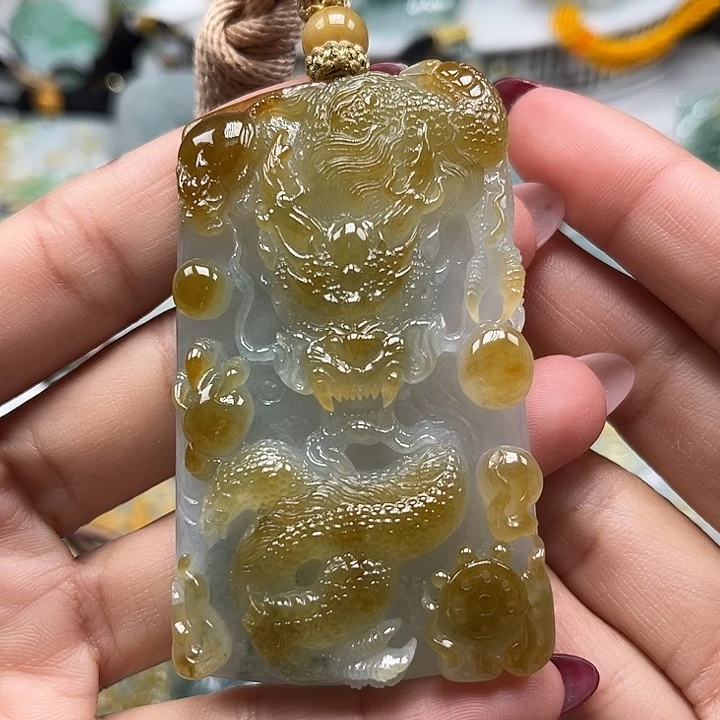 翡翠未镶嵌颈饰龙牌