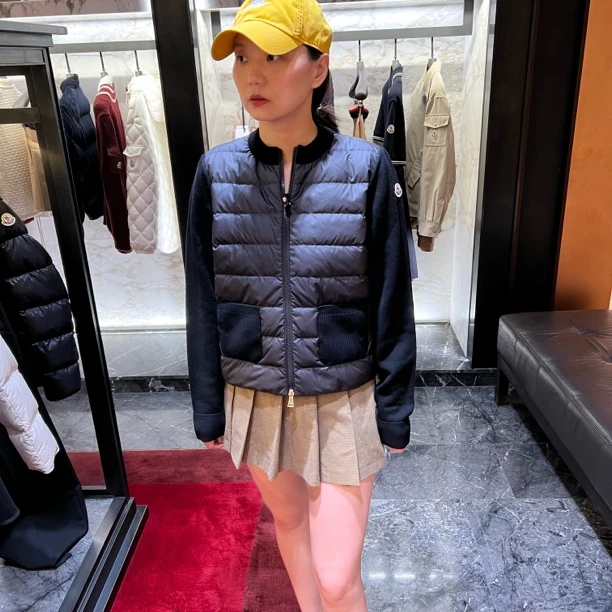 未使用 MONCLER 蒙口女士羽绒针织拼接开衫 黑色圆领 正常版型