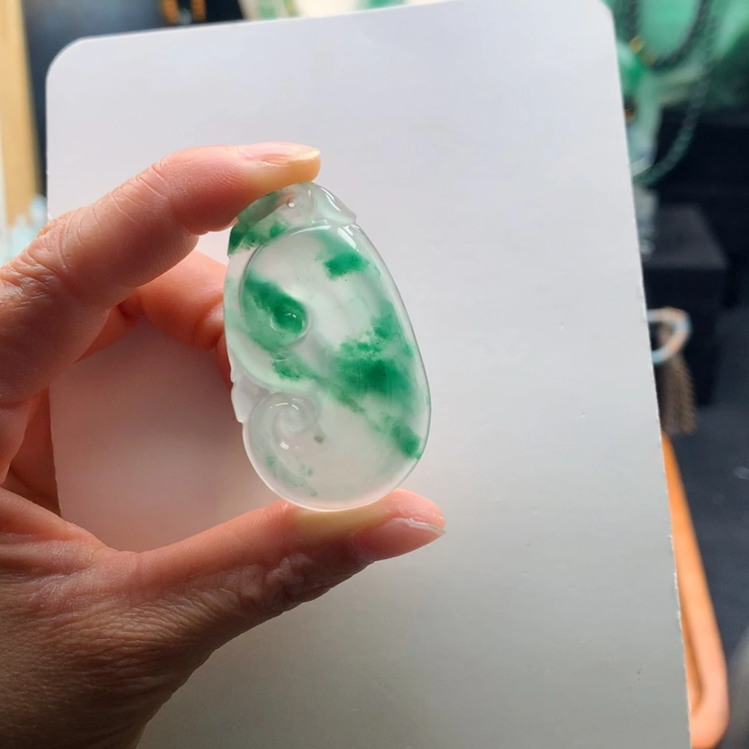 颈饰未镶嵌石英质玉
