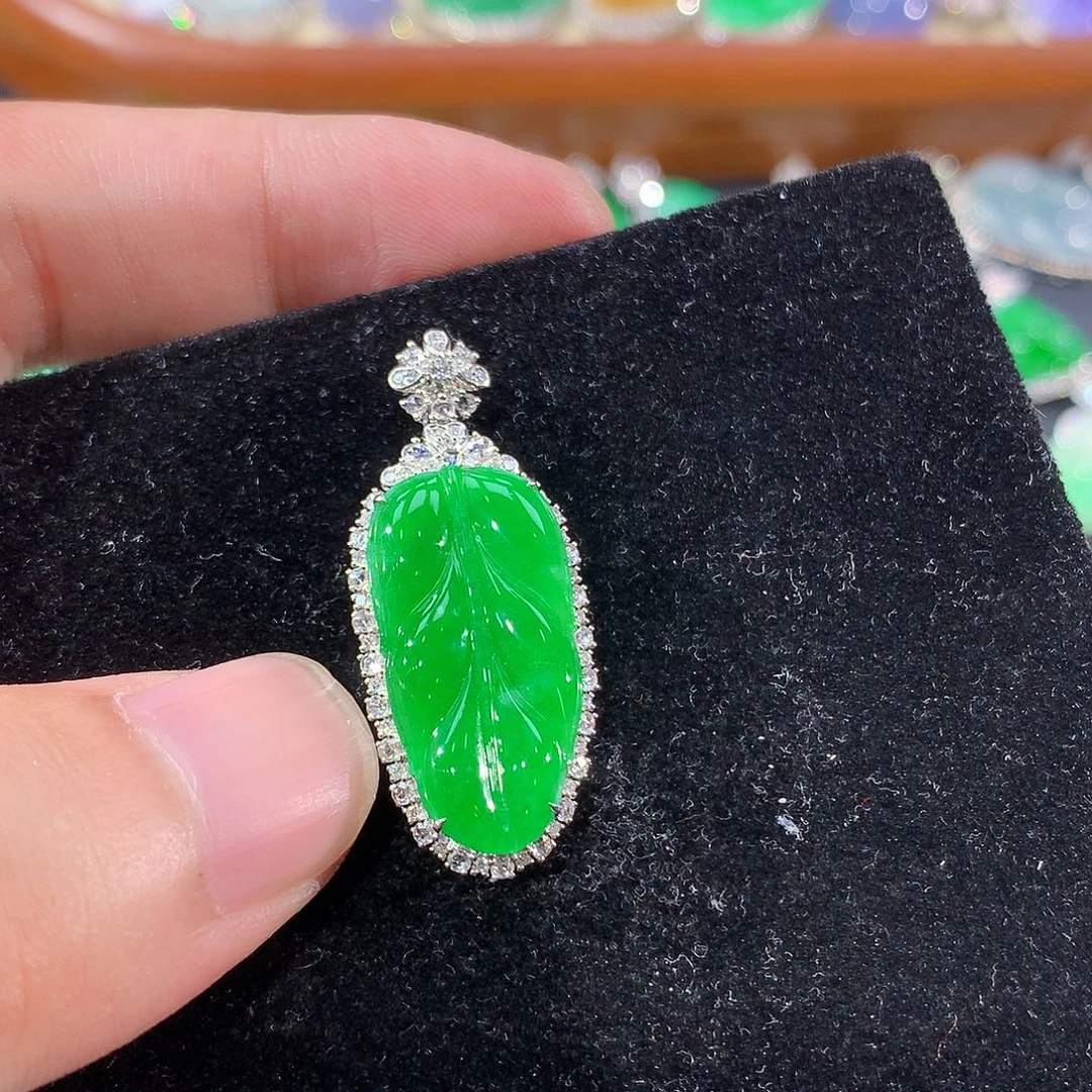 翡翠18K金镶嵌颈饰