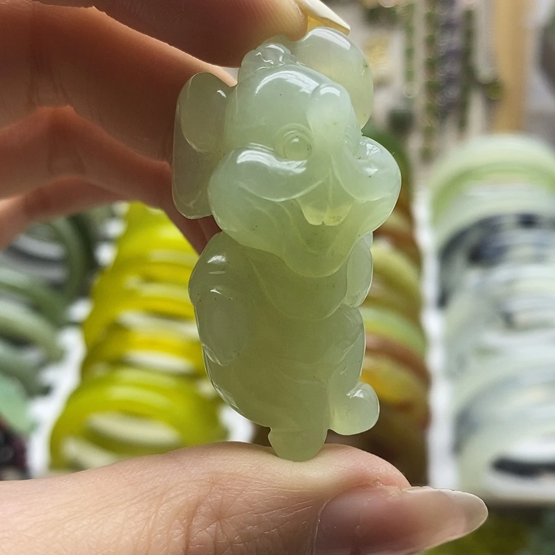 蛇纹石玉未镶嵌颈饰