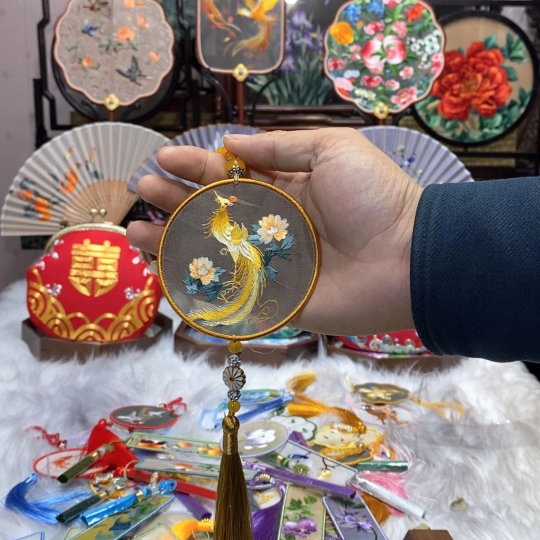 刺绣清*羽纯手工刺绣车挂