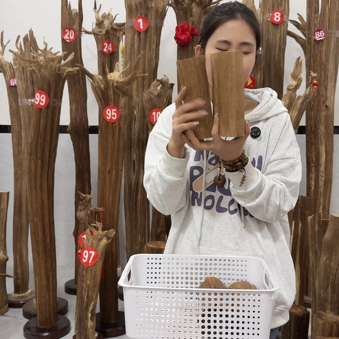 沉香碎屑沉香原材料