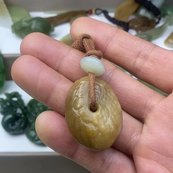 和田玉（糖玉）未镶嵌颈饰