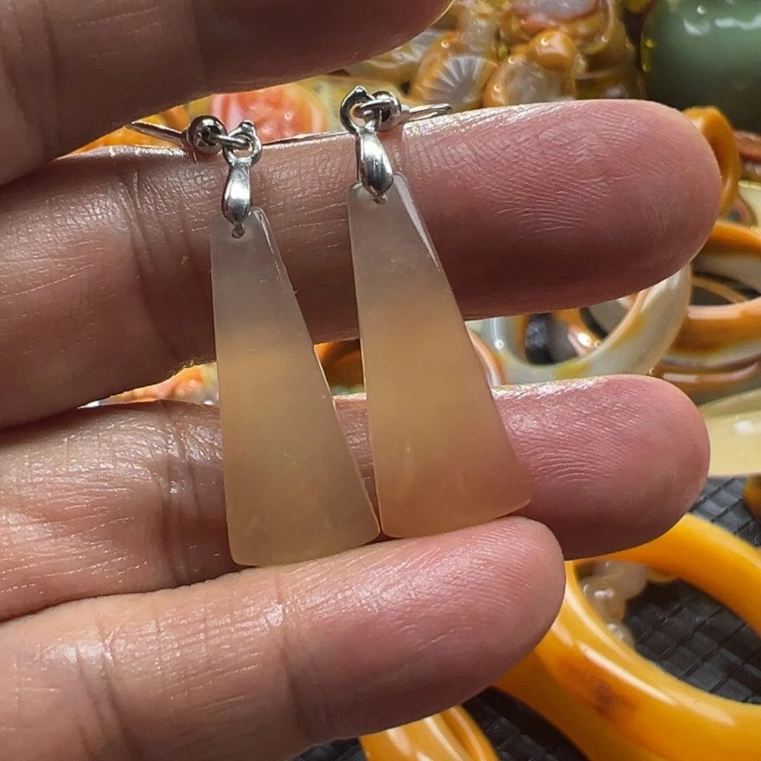 石英质玉未镶嵌颈饰