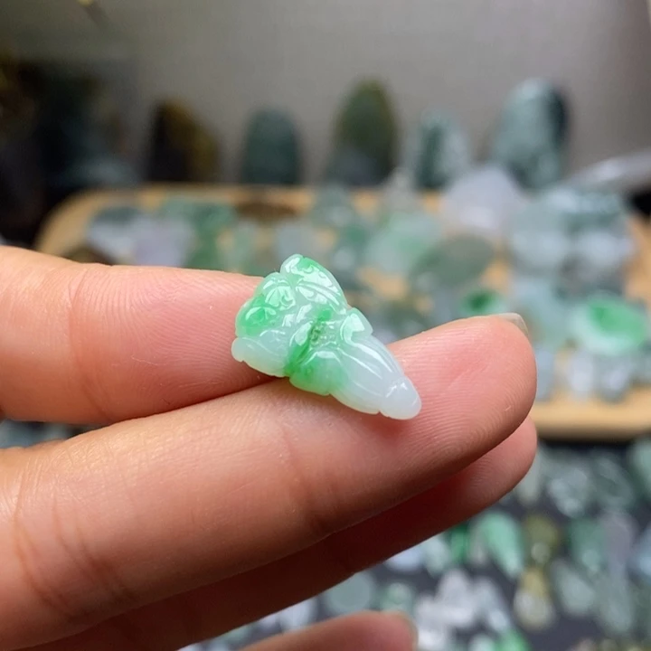 颈饰未镶嵌翡翠白菜