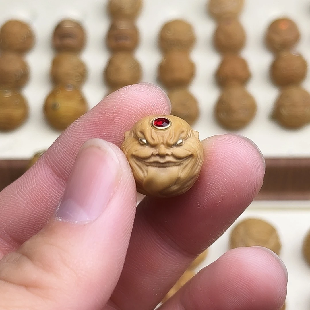 猴头核桃吊坠猴头雕刻单颗舔僧镶嵌17