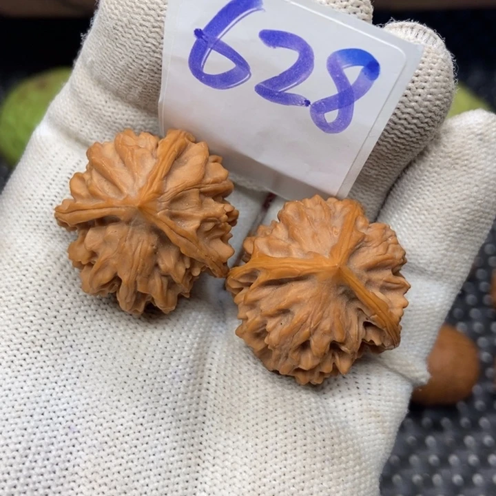 文玩核桃把件628岐山三棱