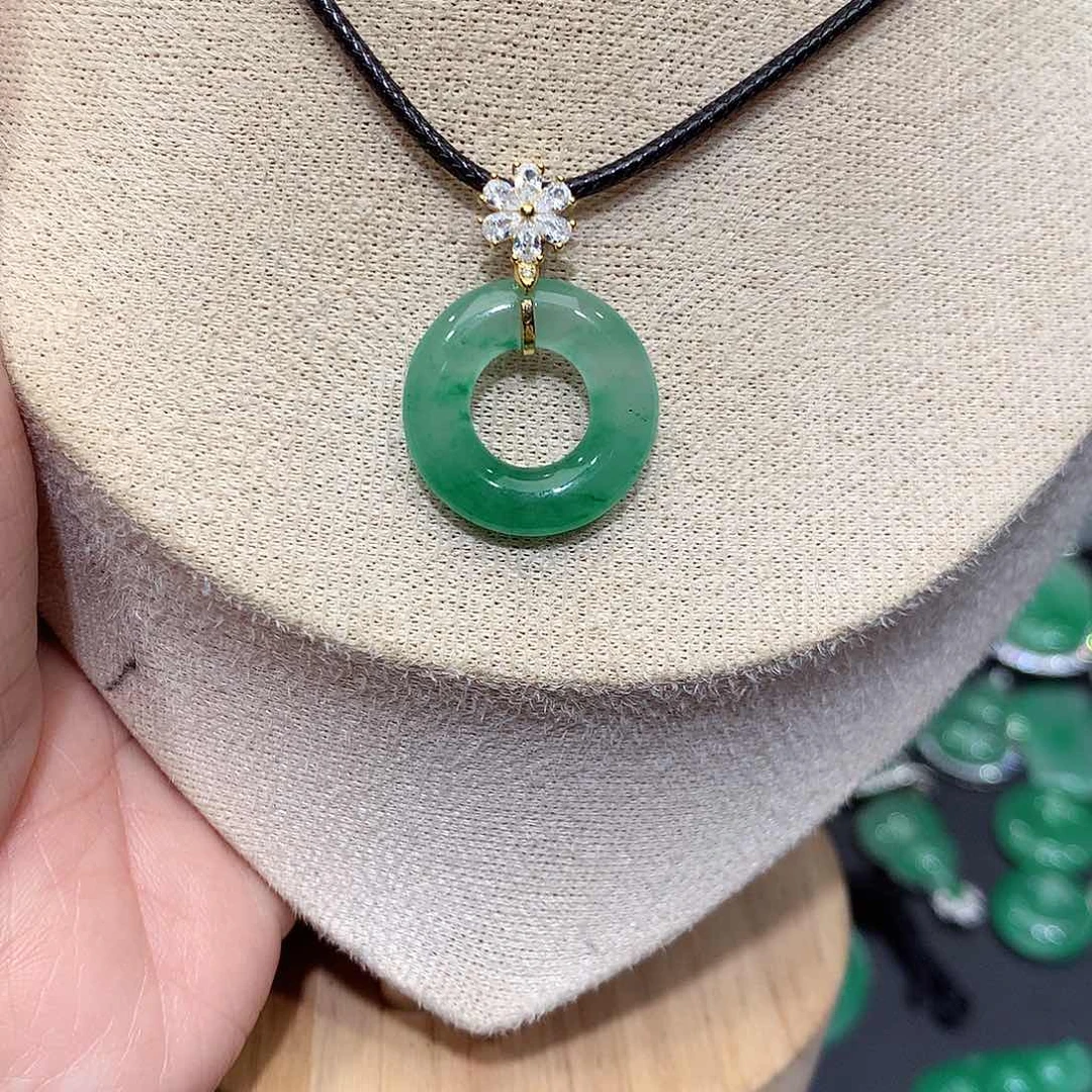 颈饰银S925镶嵌石英质玉（非洲翠）