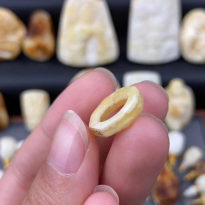 琥珀未镶嵌裸石10跑环a126