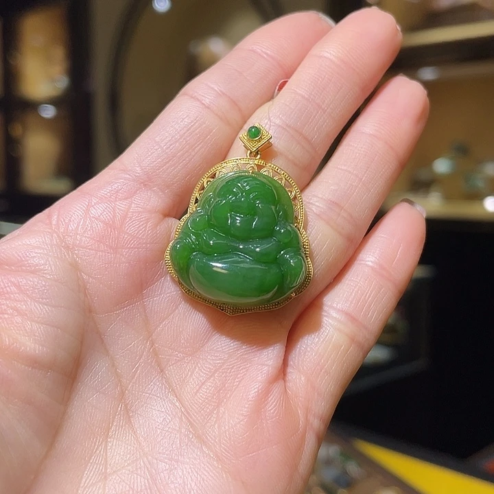颈饰18K金镶嵌和田玉佛