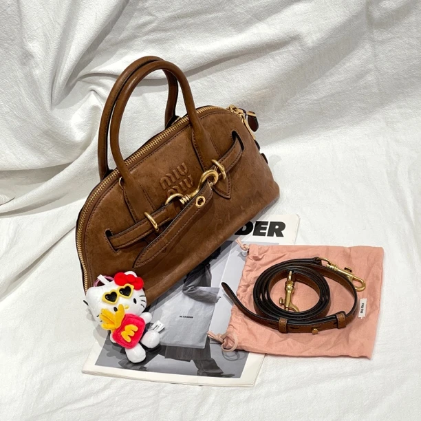 99新 MIU MIU/缪缪 MiuMiu Aventure Nappa手提包 橡木色