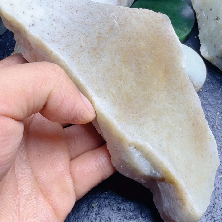 和田玉（糖玉）未镶嵌珠宝奇石