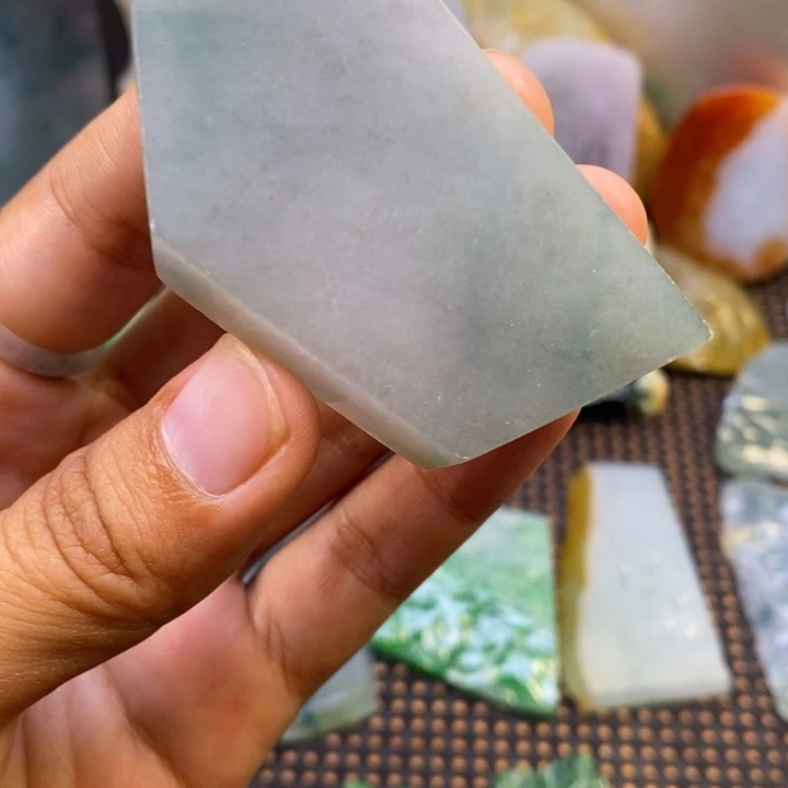 翡翠挂件未镶嵌翡翠