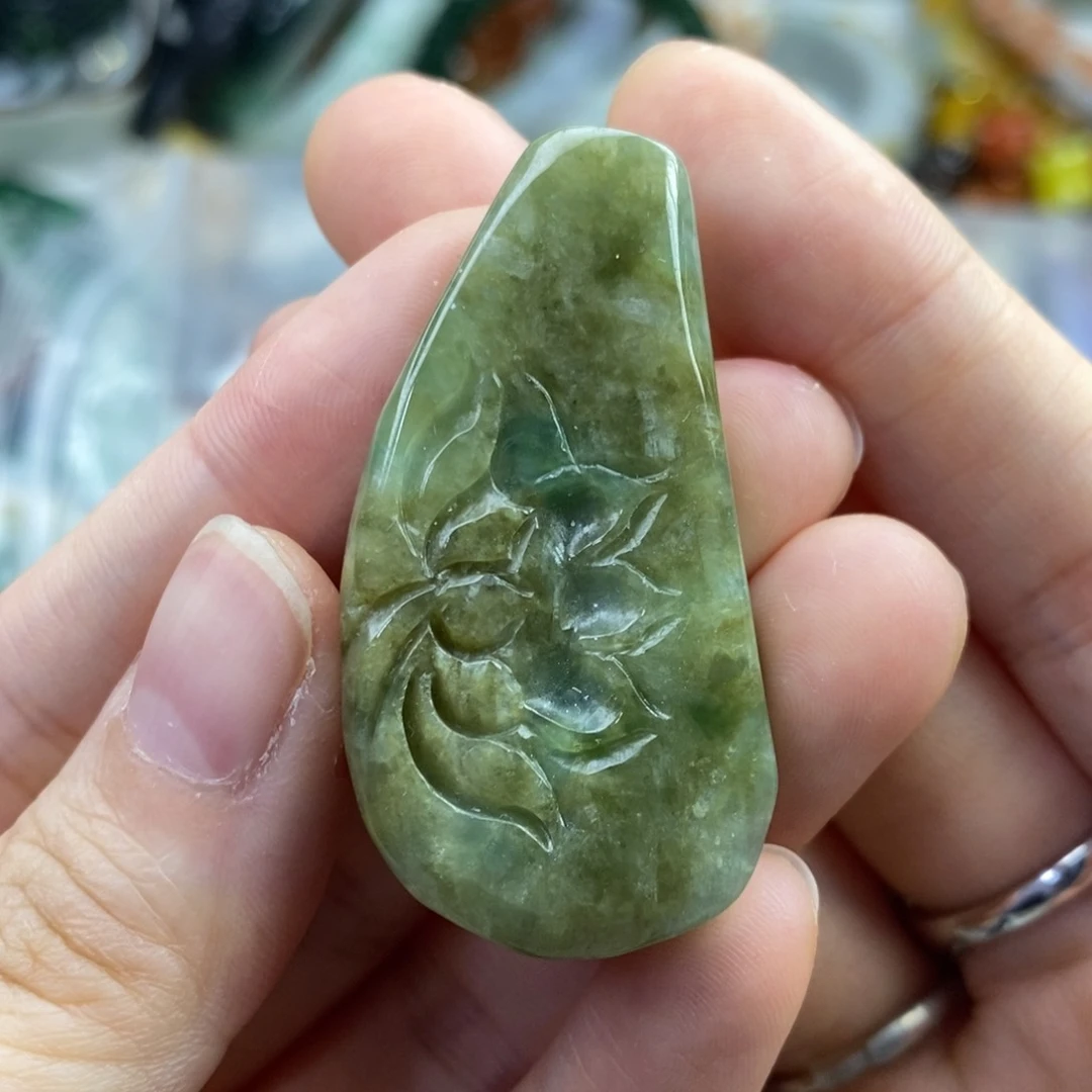 翡翠未镶嵌颈饰人****逢