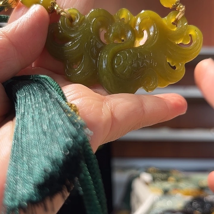 岫玉未镶嵌毛衣链