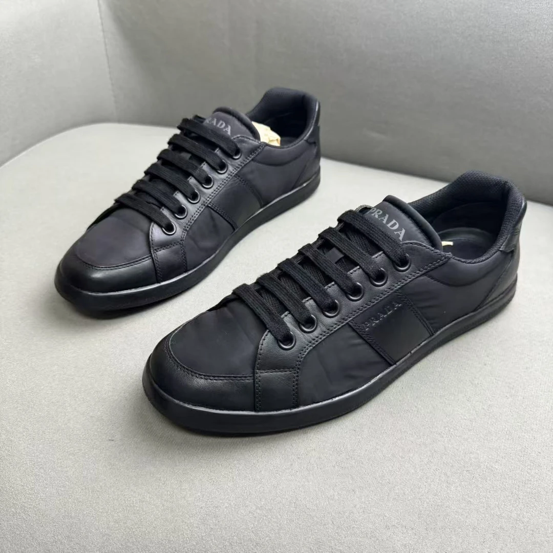 95新 Prada/普拉达 黑色尼龙皮面拼接压印logo时尚板鞋 41.5码