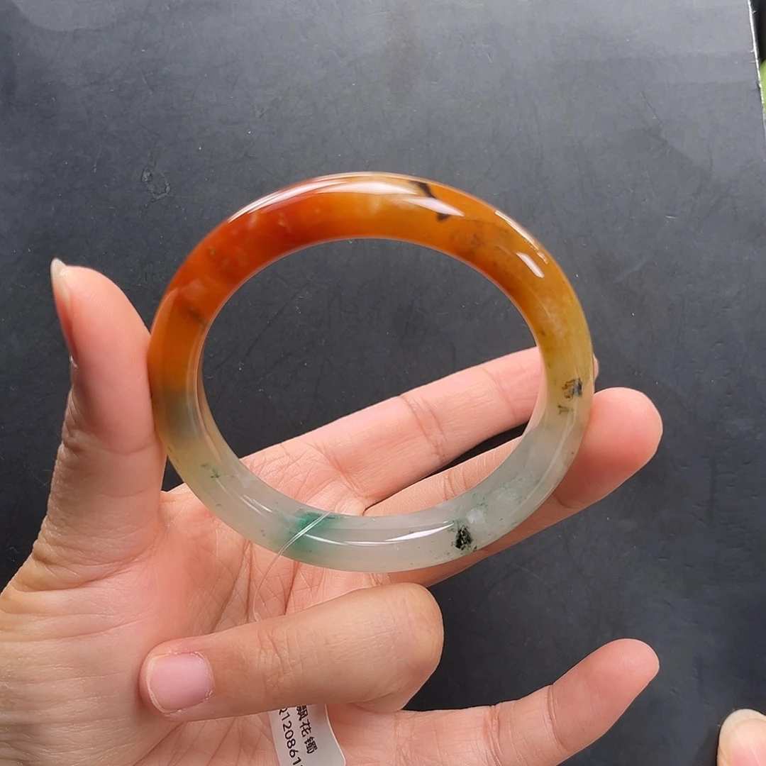 石英质玉未镶嵌手镯多条石纹需要包容