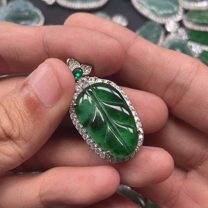 翡翠未镶嵌吊坠(不含链)