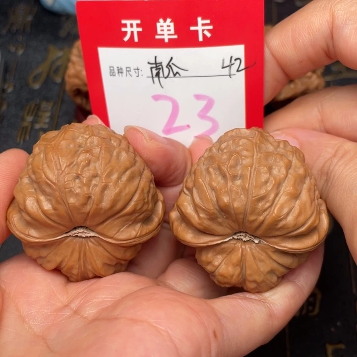 吊坠桃核文玩了吗