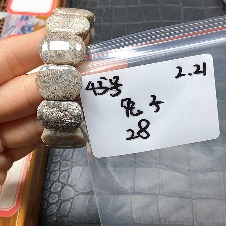 硅化珊瑚（珊瑚玉）手镯未镶嵌乌****子45