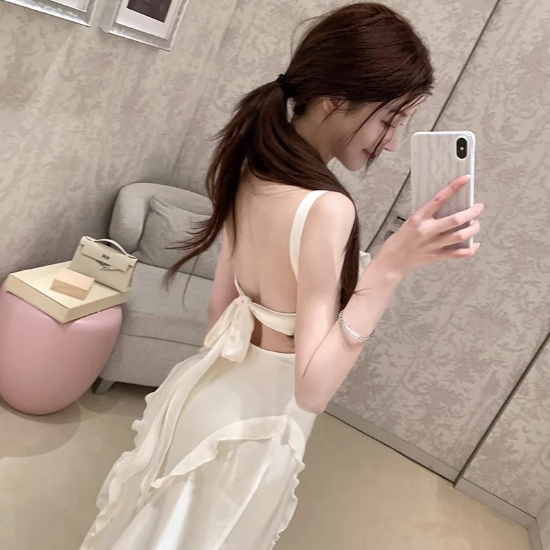 韩雨嘉白玉兰清冷感荷叶边吊带连衣裙露背缎面斜裁气质长裙