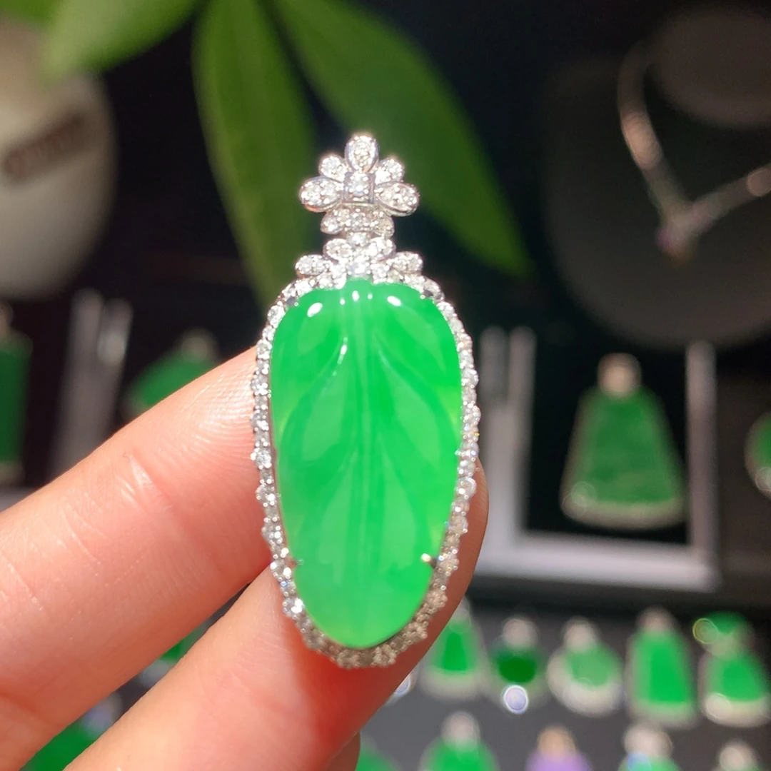 翡翠颈饰18K金镶嵌翡翠