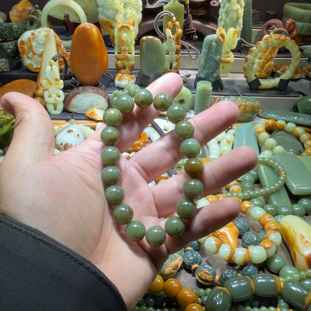 透闪石质玉未镶嵌珠宝奇石