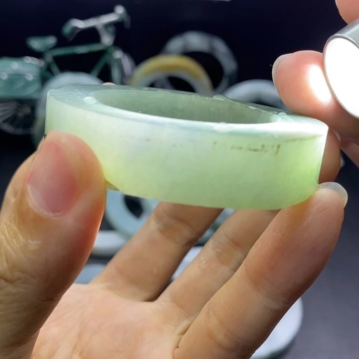定制翡翠未镶嵌手镯