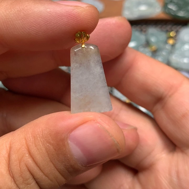 翡翠18K金镶嵌颈饰无事牌