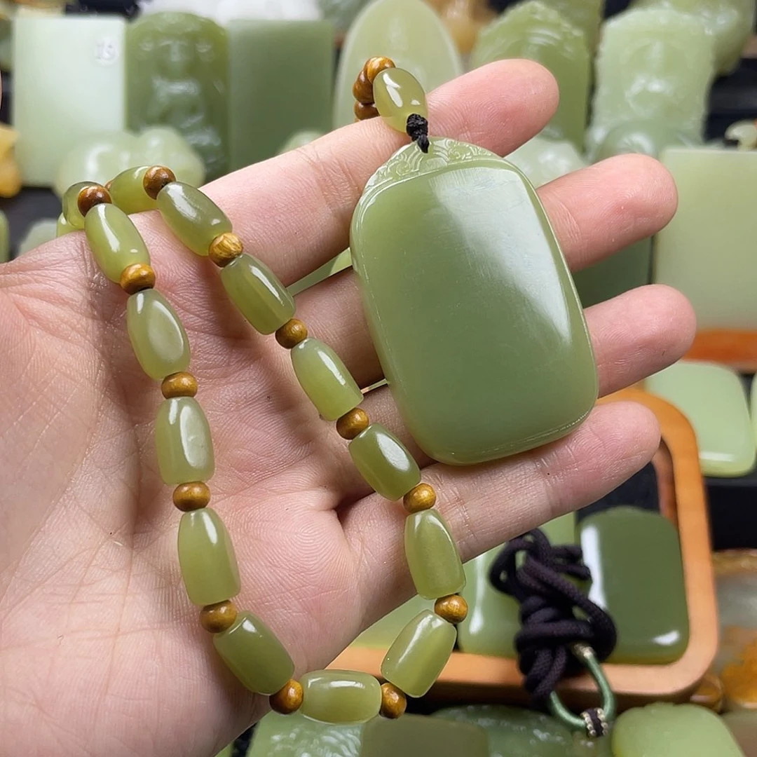 郑*量时尚潮流百搭款吊坠