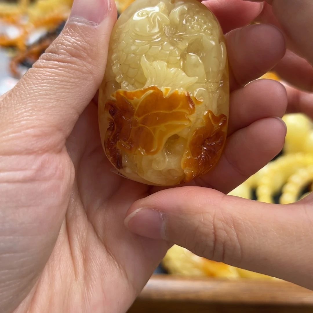未镶嵌琥珀珠宝奇石