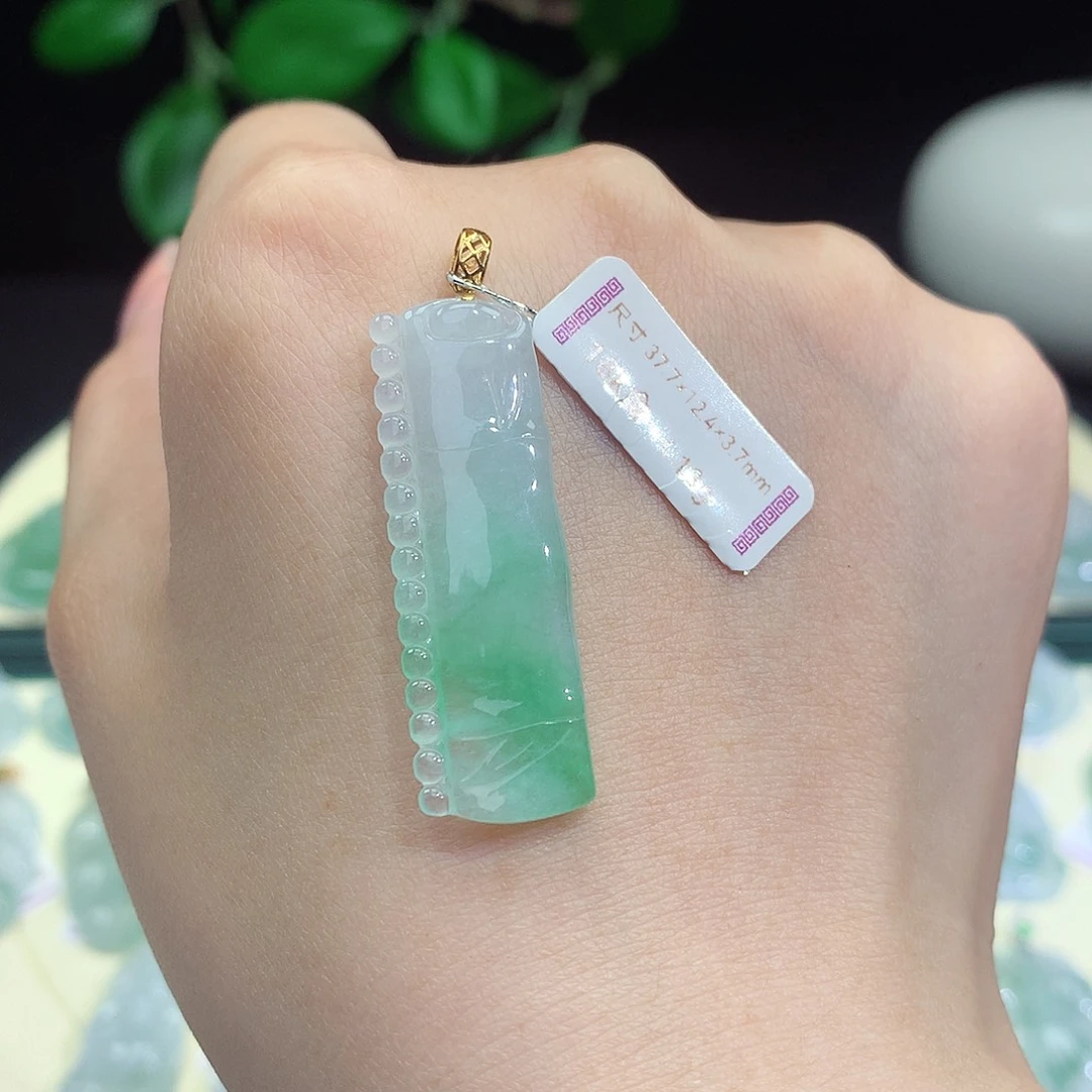 翡翠18K金镶嵌颈饰竹节