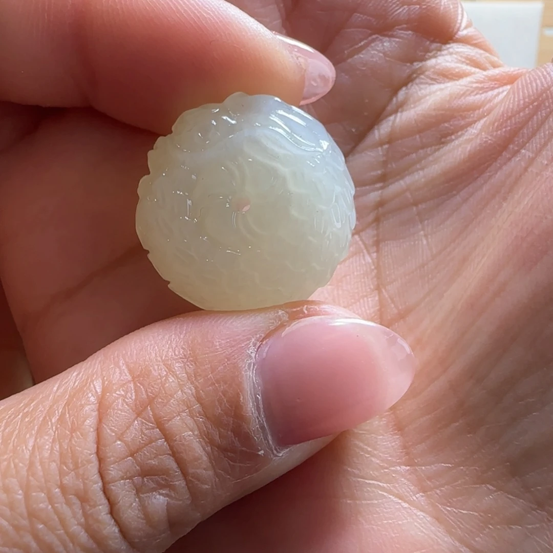 和田玉颈饰未镶嵌白****?