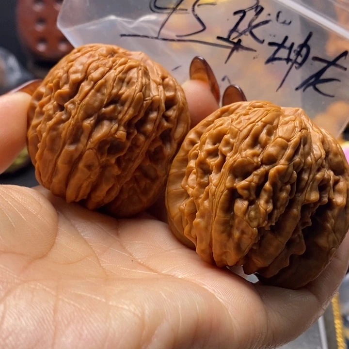 文玩核桃吊坠华坤龙