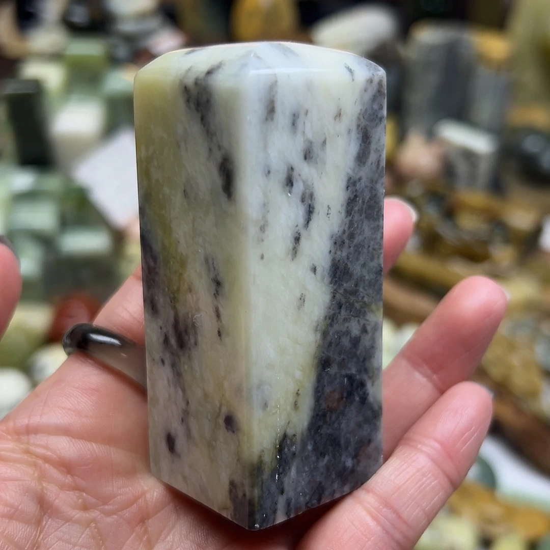 岫玉未镶嵌颈饰花玉印章有