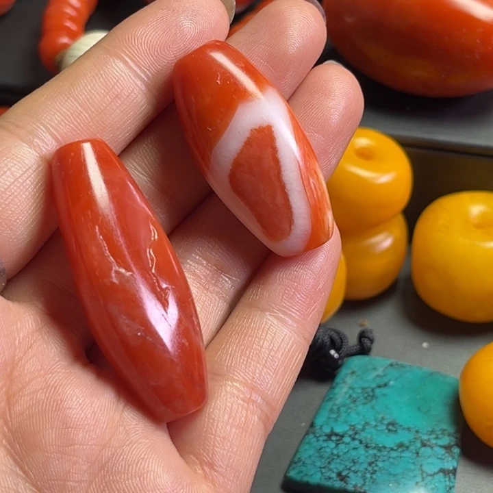 颈饰玻璃油**叔琉璃…………….