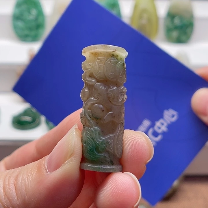 独山玉未镶嵌颈饰龙柱