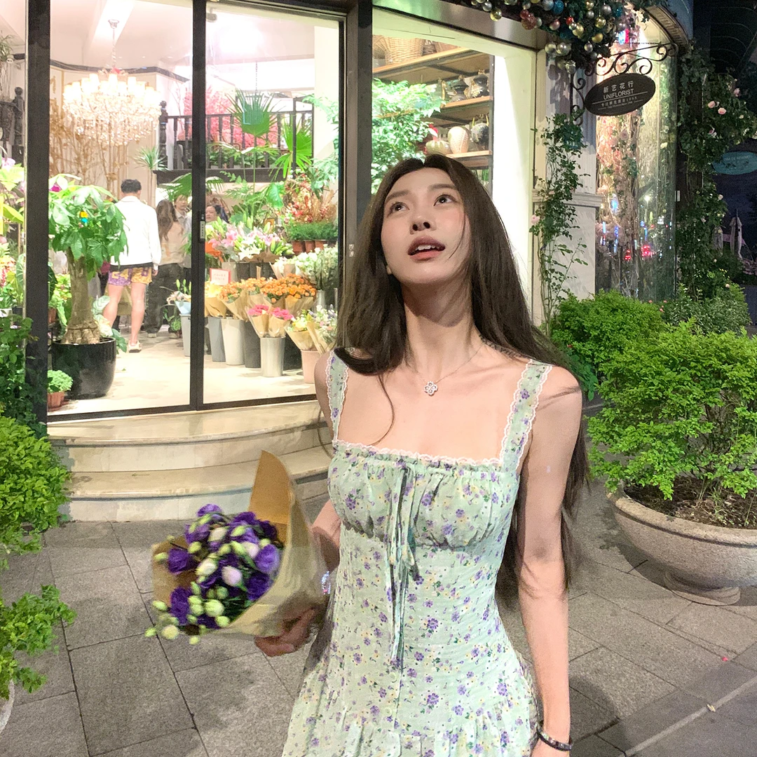 周周 花野序曲 胸口抽绳蕾丝拼接吊带连衣裙 大裙摆 收腰裙子