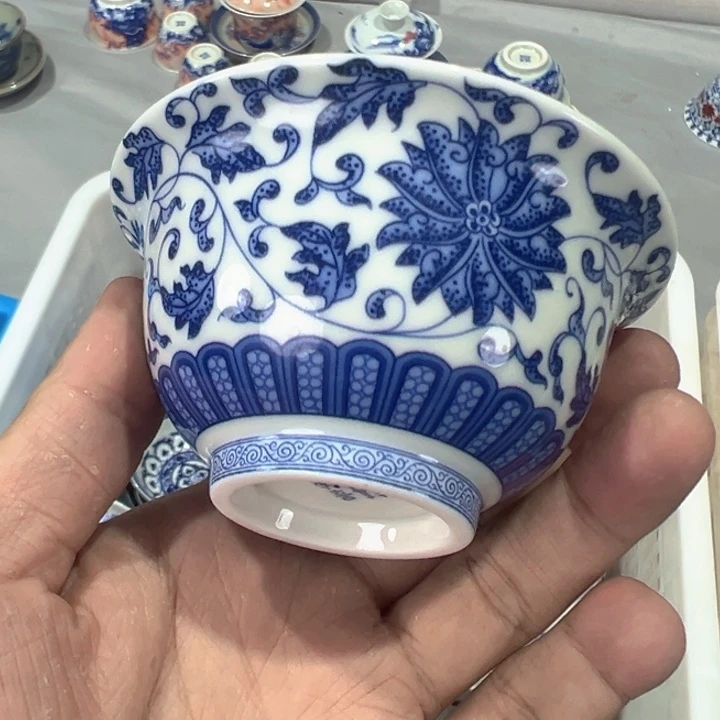瓷片白青花缠枝莲压手杯带线全品