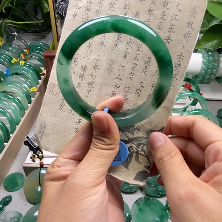未镶嵌手镯石英质玉