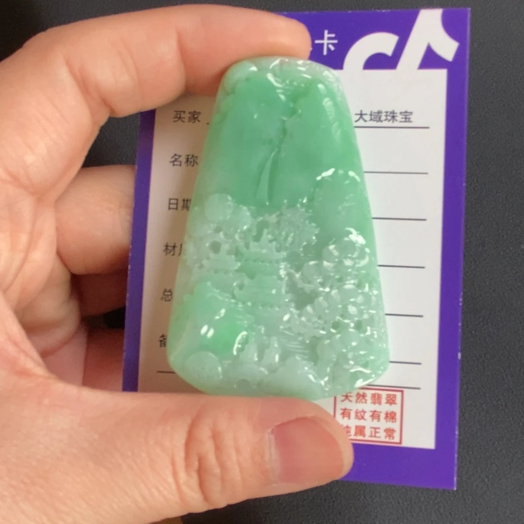 翡翠颈饰未镶嵌山水