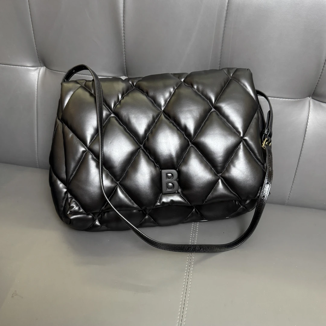 99新 Balenciaga/巴黎世家 巴黎世家黑色全皮手拿包(肩带后配)
