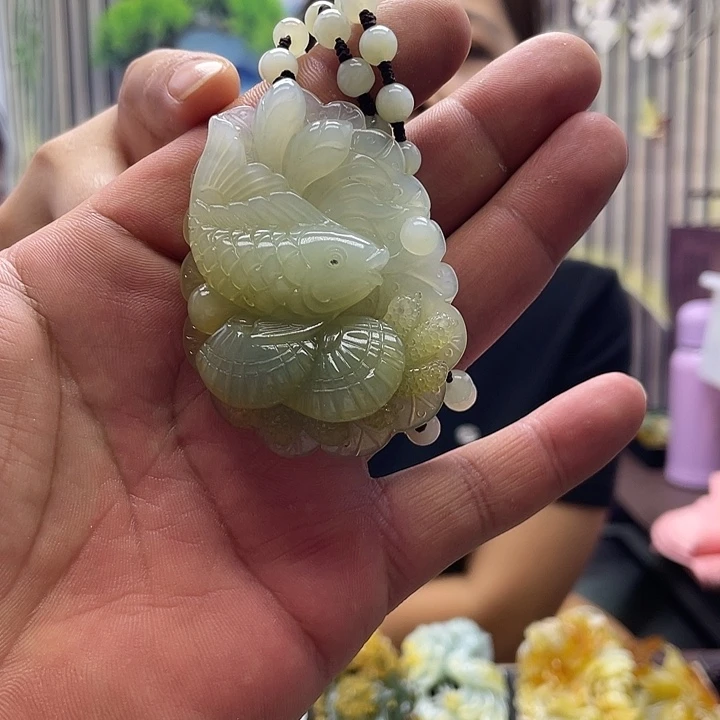 未镶嵌蛇纹石玉颈饰