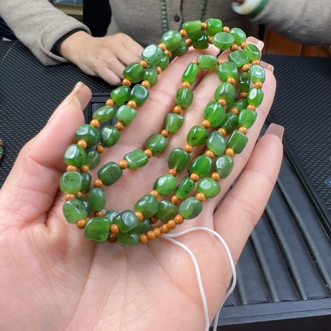 和田玉（碧玉）颈饰未镶嵌