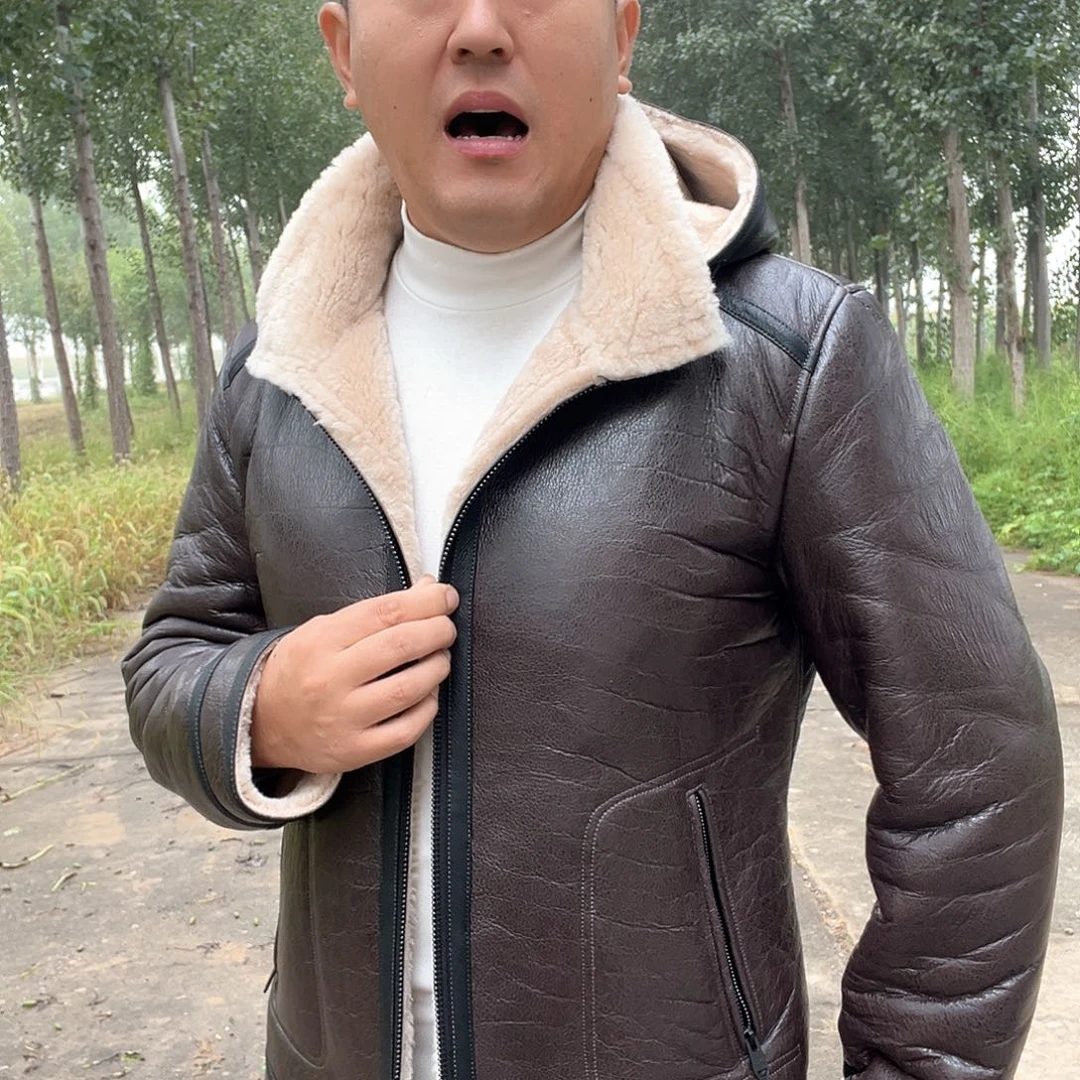咖色帽款皮毛一体