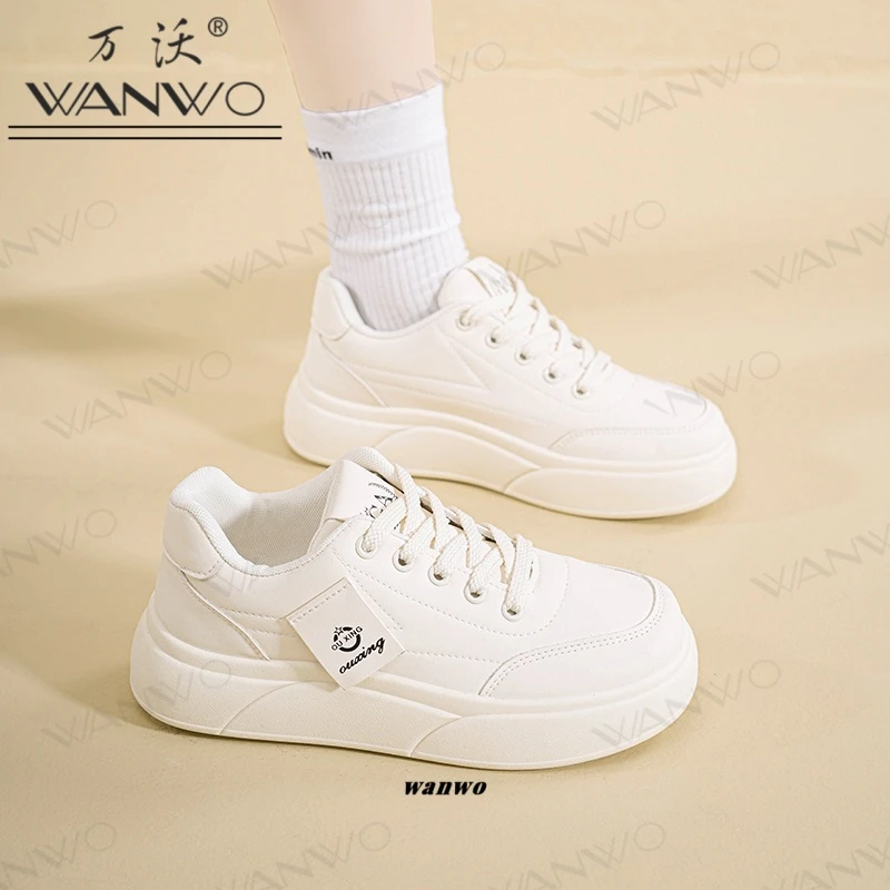 2025新款秋季通勤工作鞋妈妈鞋上班百搭小白鞋女软底运动休闲板鞋