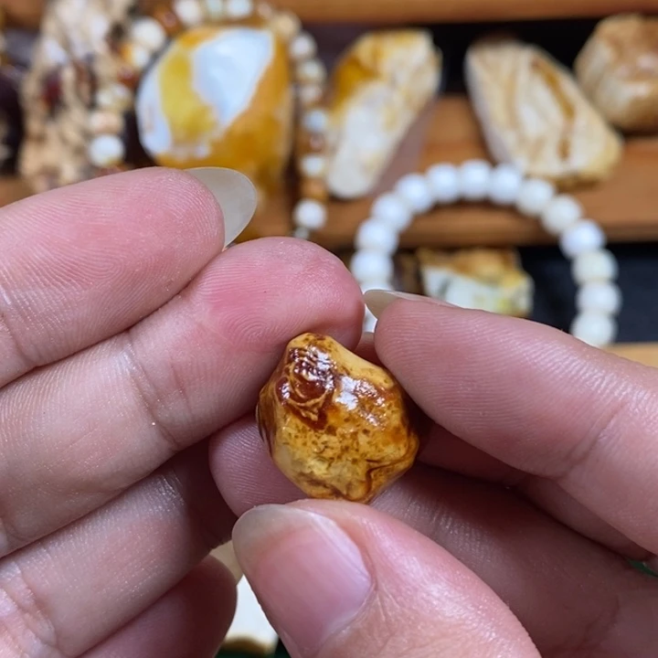 未镶嵌定制琥珀翰**技琥珀蜜蜡原石定制